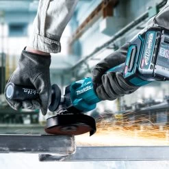 Makita GA005GM102 XGT 40V 4.0 Ah Max Brushless 5″ Angle Grinder Kit With Slide Switch