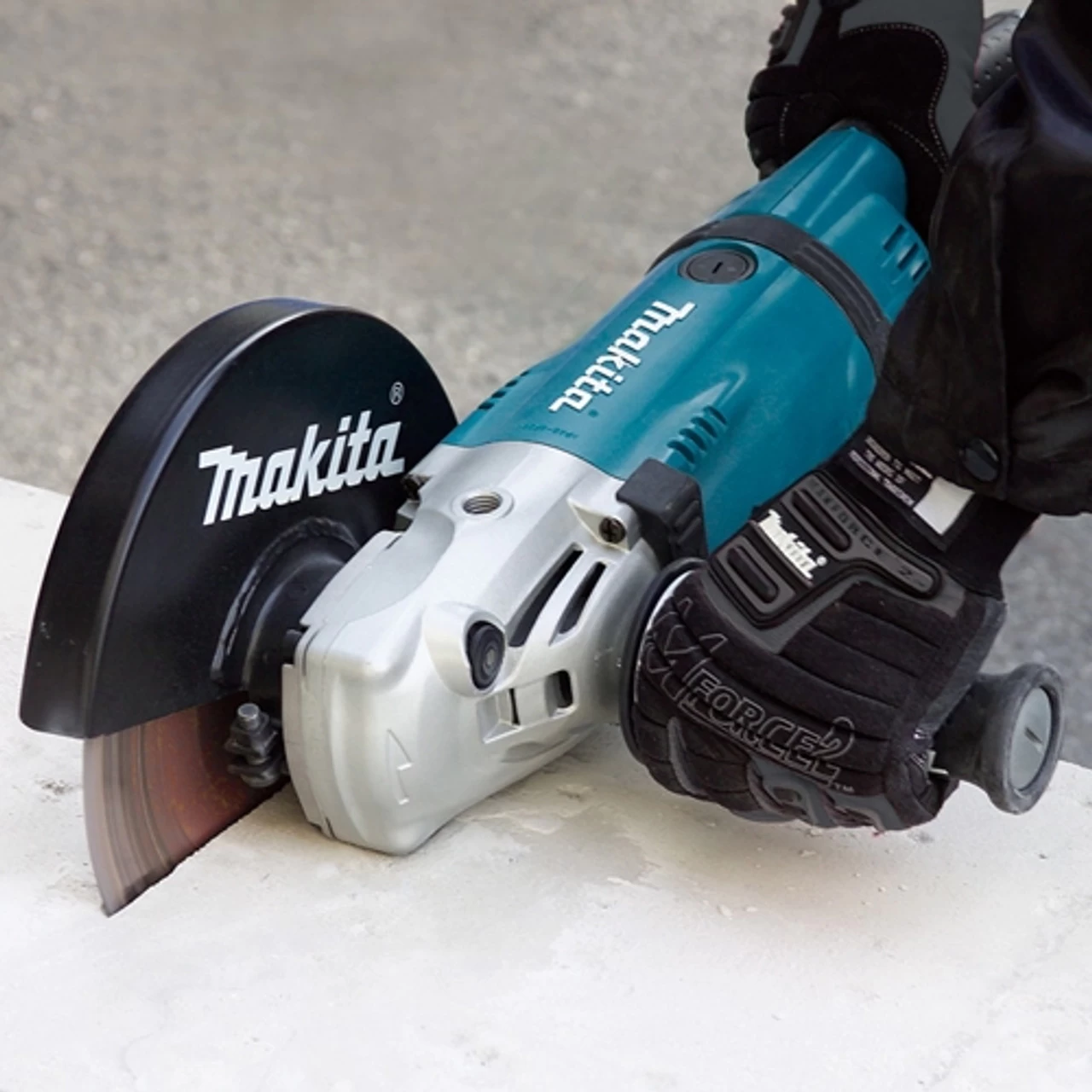 Makita GA7031Y 7" Angle Grinder - Image 2